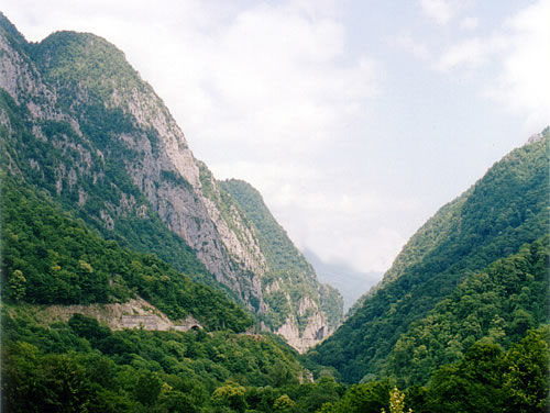 Горы на кавказе — фото: Лоо, маленький Сочи