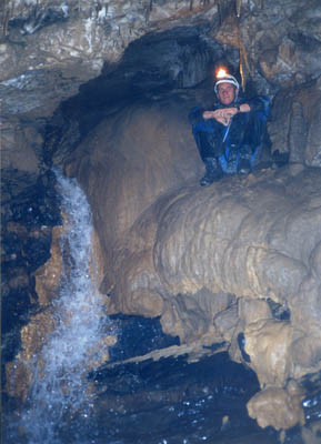 В пещерах много воды — фото: Лоо, маленький Сочи