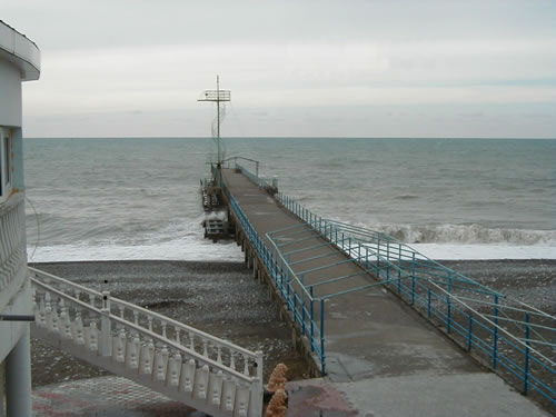 Море не спокойно — фото: Лоо, маленький Сочи