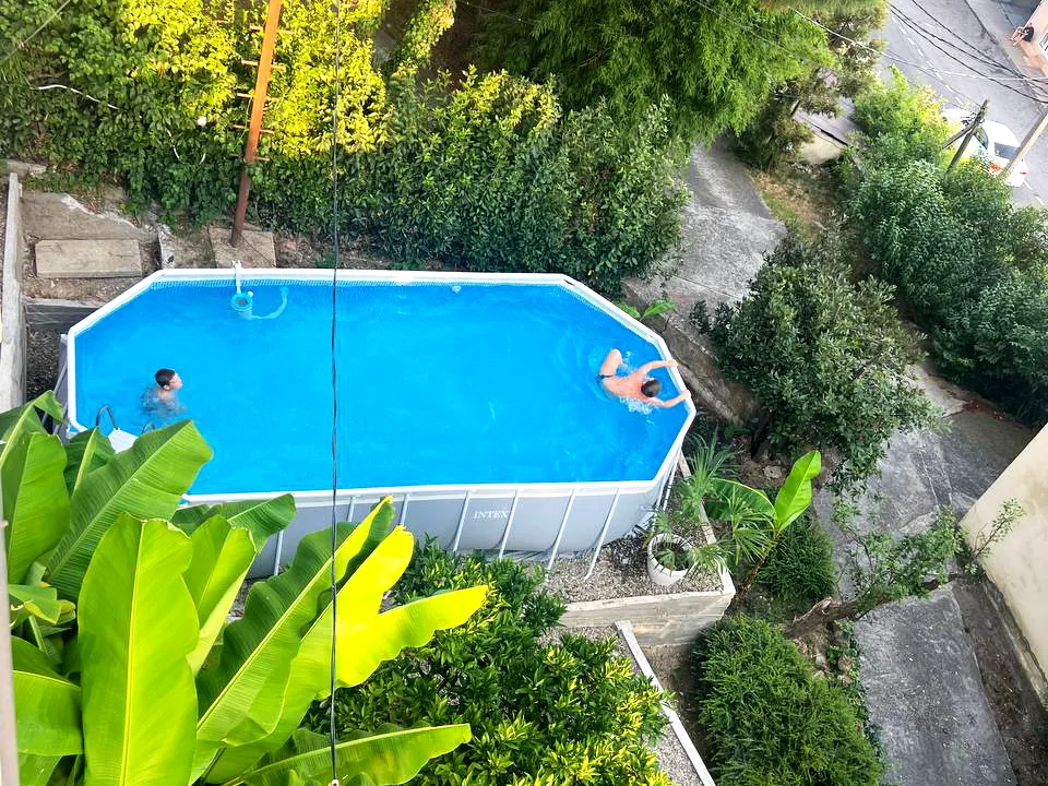 Вид на бассейн со второго этажа