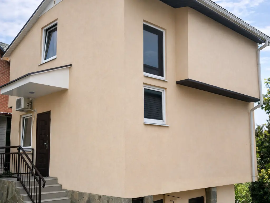 Вид на дом с внутренней стороны во дворе